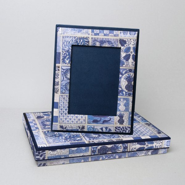 Cornice con Scatola – VASETTI BLU